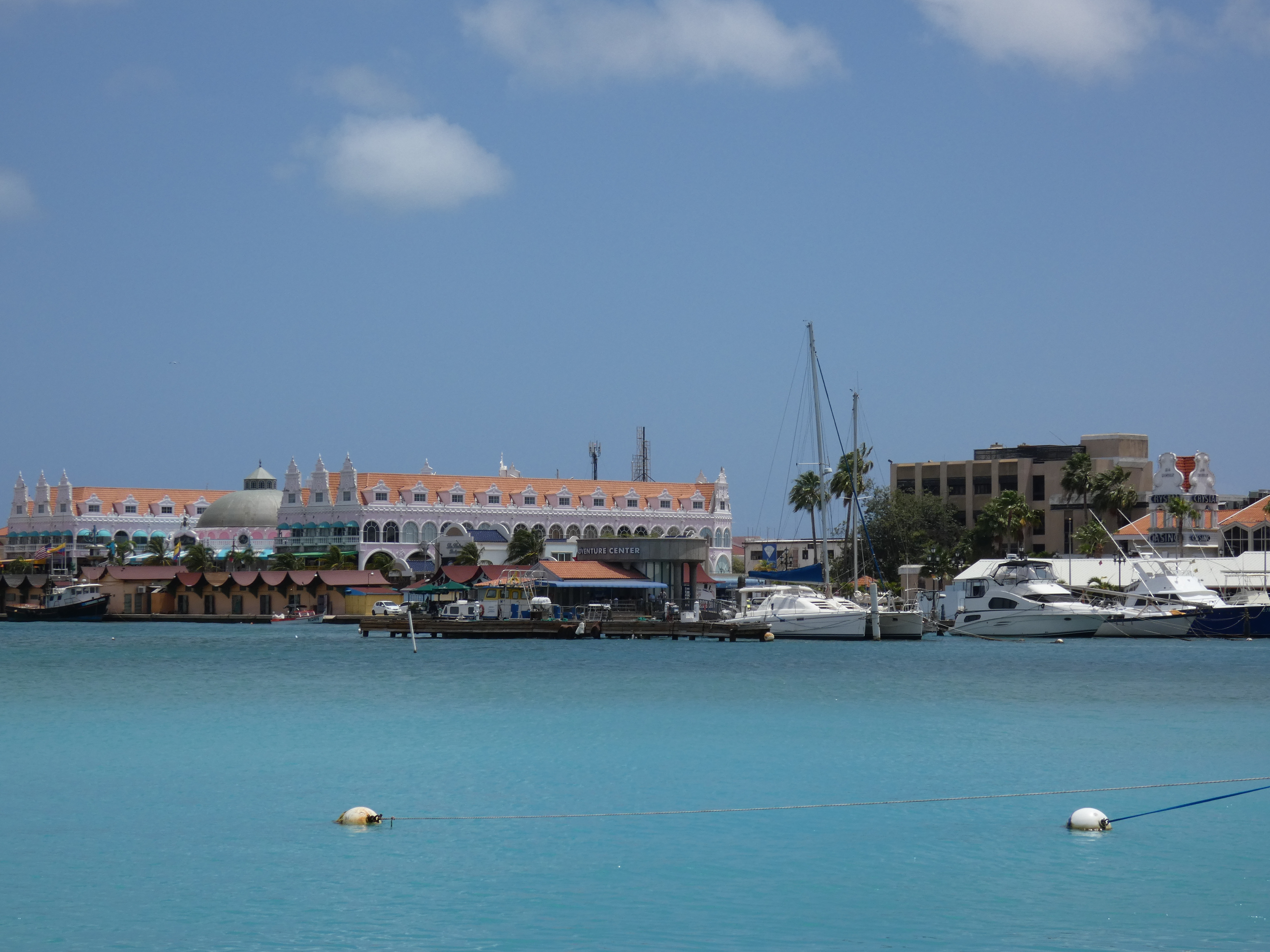 Oranjestad vanuit jachthaven